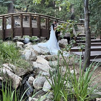 Arrowhead Pine Rose Cabins - Bride and groom - Venues & Event Spaces Near Me - Twin Peaks, California