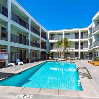 Chapman Place - Pool, courtyard - Apartments Near Me - San Diego, California Chapman Place - Pool, courtyard - Apartments Near Me - San Diego, California