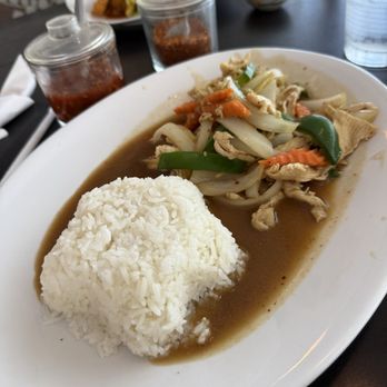 Thai Cuisine Restaurant - Ginger Chicken - Thai Near Me - Orlando, Florida