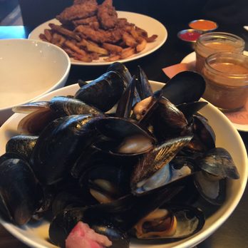 Saint John Ale House - Yummy mussels and chicken fingers - Seafood Near Me - Saint John, New Brunswick