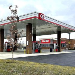 QuikTrip - Building Exterior