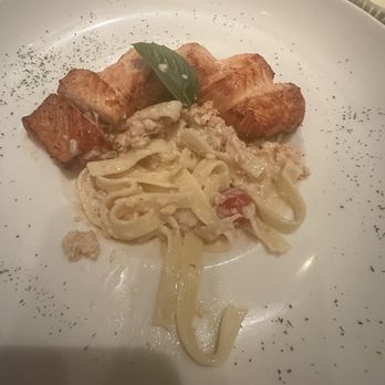 La Madalena - Salmon sauce fettuccini - Mexican Near Me - Puerto Vallarta, JAL