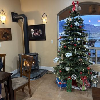 Tehachapi Wine and Cattle - Christmas at the Tasting Room! - Wineries Near Me - Tehachapi, California Tehachapi Wine and Cattle - Christmas at the Tasting Room! - Wineries Near Me - Tehachapi, California
