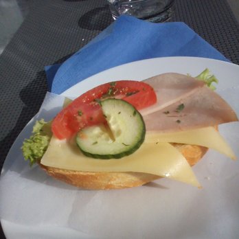 Britzer Backstube - Auf die Schnelle ein halbes belegtes Brötchen. - Bakeries Near Me - Berlin, BE