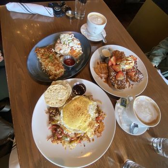 ninetwentyfive - Huevos, Tres Leches French Toast, Cajun Hash, Cappachinos - Bars Near Me - Wayzata, Minnesota