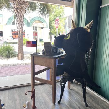 Dragon's Den Books - Bookstores Near Me - Arcadia, Florida