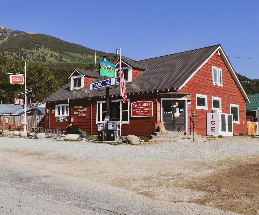 Twin Lakes General Store Logo