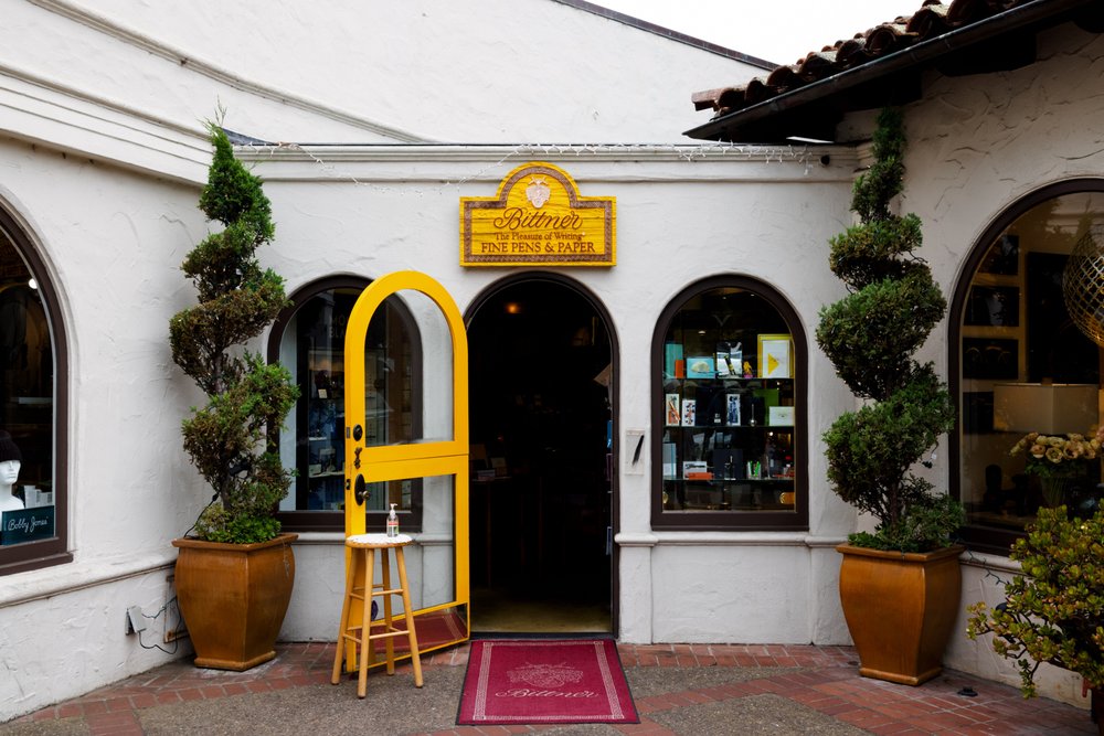 THE PLEASURE OF WRITING Updated September 2024 43 Photos & 43