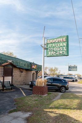 Savute's Italian Ristorante by null
