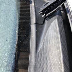 Change Auto Glass - The seal before they touched it