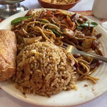 Zom Hee Chinese Restaurant - Pork LoMein lunch special - Chinese Near Me - Seminole, Florida Zom Hee Chinese Restaurant - Pork LoMein lunch special - Chinese Near Me - Seminole, Florida