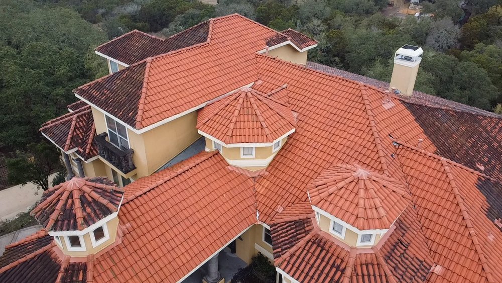 Slide of Lobo Roofing