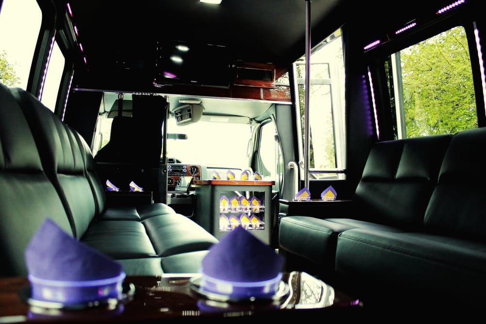 ANTHONY LIMOUSINE Updated October 2024 10 Photos 206 N 10th St