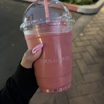 Tous Les Jours - Strawberry Smoothie - Bakeries Near Me - Irvine, California Tous Les Jours - Strawberry Smoothie - Bakeries Near Me - Irvine, California