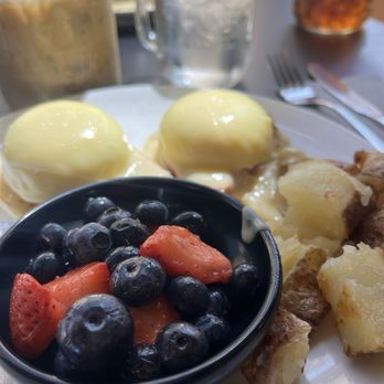 Cocos N Moes - Traditional eggs Benedict - Breakfast & Brunch Near Me - Minden, Nevada Cocos N Moes - Traditional eggs Benedict - Breakfast & Brunch Near Me - Minden, Nevada