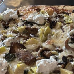 Artichoke and mushroom flatbread Artichoke and mushroom flatbread