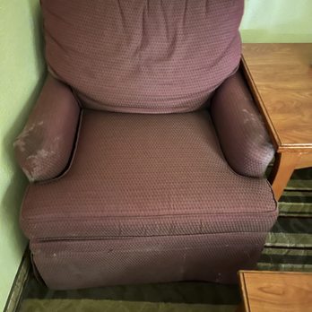 Baymont by Wyndham Marion - Lovely sitting area in each room. - Hotels Near Me - Marion, Illinois