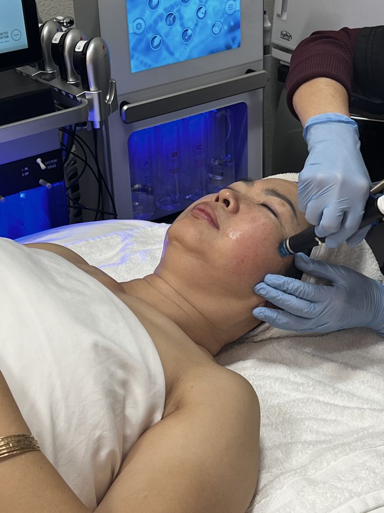 Glow Skin Facial Logo