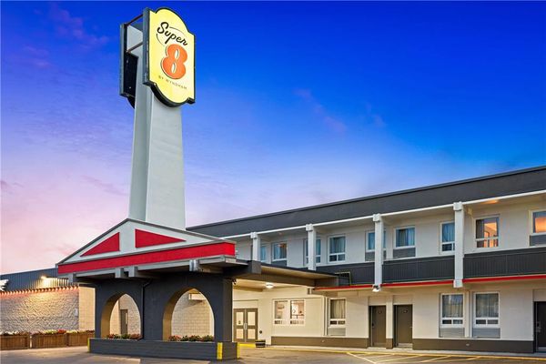 Super 8 by Wyndham Thunder Bay by null