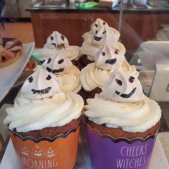 Gruel Britannia - Halloween cupcakes - Breakfast & Brunch Near Me - Fairfield, Connecticut Gruel Britannia - Halloween cupcakes - Breakfast & Brunch Near Me - Fairfield, Connecticut