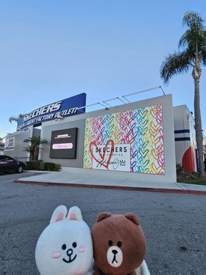 SKECHERS Warehouse Outlet by null