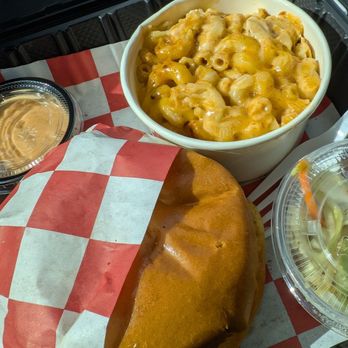 The Fiery Fowl - Incredibly great chicken sandwich & the best Mac n cheese. The chicken is cooked so perfectly with the spices cooked into the breading. - Food Trucks Near Me The Fiery Fowl - Incredibly great chicken sandwich & the best Mac n cheese. The chicken is cooked so perfectly with the spices cooked into the breading. - Food Trucks Near Me