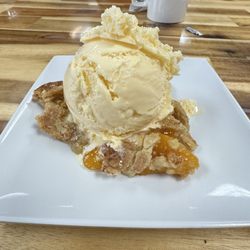 Western Sky's Family Resturant - Peach pie ala mode