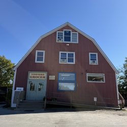 Vineyard Grocer - Cute building