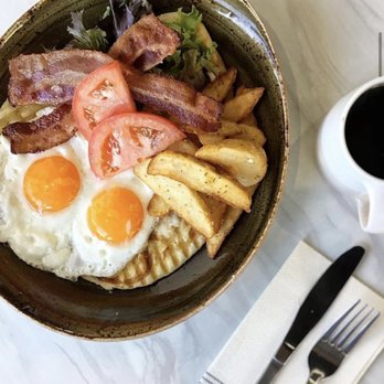 Sammie Cafe - All Day Brekkie
Two eggs, bacon or Spolumbo's sausages, crispy potato wedges, lettuce, tomato, grilled garlic naan - Breakfast & Brunch Near Me - Calgary, Alberta