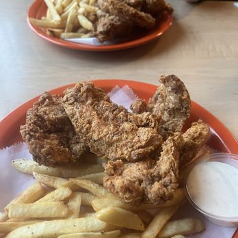 The Custer Wolf - Hand breaded chicken strips - American Near Me - Custer, South Dakota