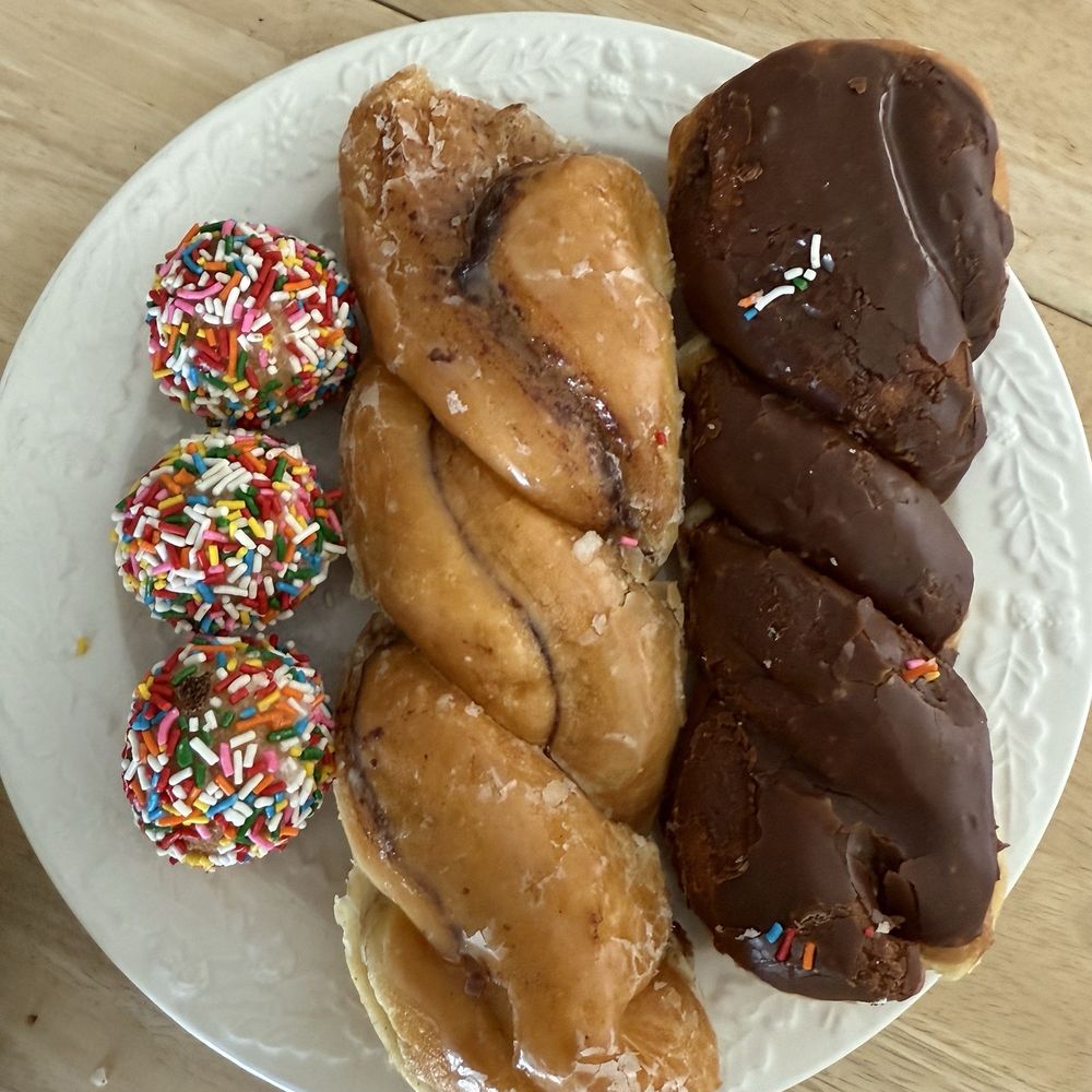 Star Donuts - Donuts Near Me - Newbury Park, California Star Donuts - Donuts Near Me - Newbury Park, California