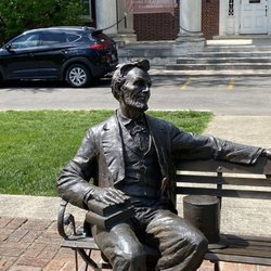 Abraham Lincoln statue