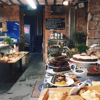 Singl-end Garnethill - What a nice view of cakes and bread - Cafes Near Me - Glasgow, GLG Singl-end Garnethill - What a nice view of cakes and bread - Cafes Near Me - Glasgow, GLG