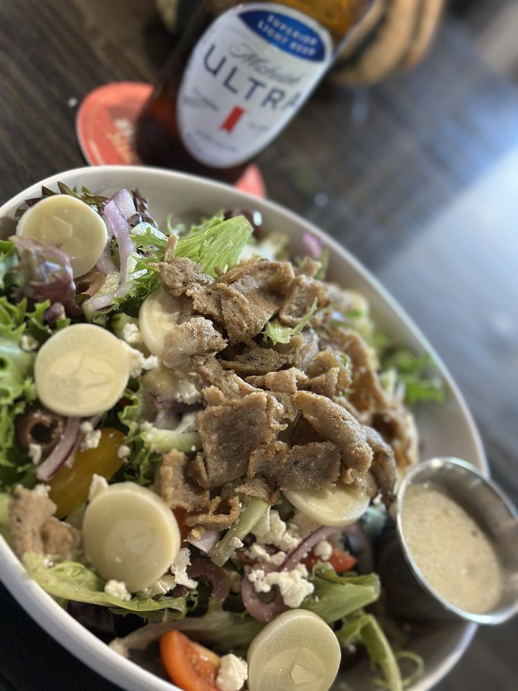 Food from Tailchasers Patio + Pub