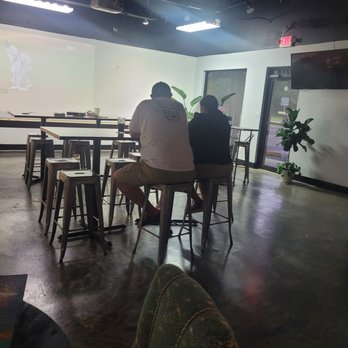 BRŪ Florida Growler Bar - I wish they were busier- great place to hang out! - Beer Bar Near Me - Odessa, Florida BRŪ Florida Growler Bar - I wish they were busier- great place to hang out! - Beer Bar Near Me - Odessa, Florida