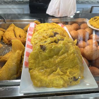El Jardín Restaurant & Bakery - Colombian Near Me - Boston, Massachusetts