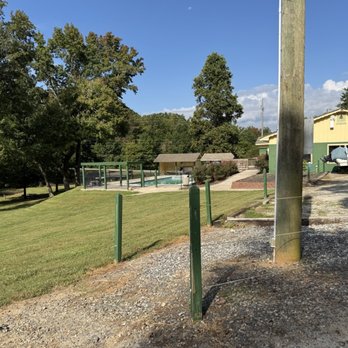 Yonah Mountain Campground - Green space and pool by the clubhouse - Campgrounds Near Me - Cleveland, Georgia Yonah Mountain Campground - Green space and pool by the clubhouse - Campgrounds Near Me - Cleveland, Georgia