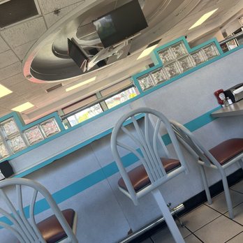 Siggys Restaurant - Inside restaurant - Burgers Near Me - Murrieta, California Siggys Restaurant - Inside restaurant - Burgers Near Me - Murrieta, California