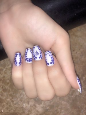 Belle Nail l.jpg