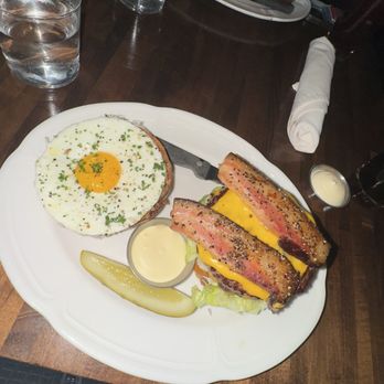 Au Cheval - Bacon cheeseburger - Burgers Near Me - New York, New York Au Cheval - Bacon cheeseburger - Burgers Near Me - New York, New York