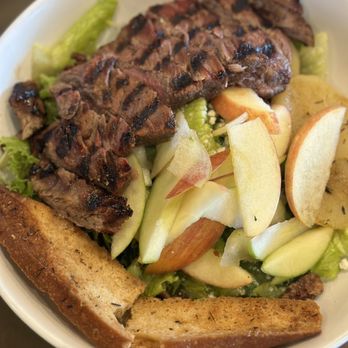 The Twisted Fork - Apple & pear salad with steak - New American Near Me - Reno, Nevada The Twisted Fork - Apple & pear salad with steak - New American Near Me - Reno, Nevada