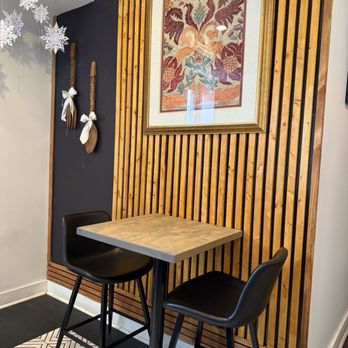 Vivian's - Seating - Cafes Near Me - Baltimore, Maryland