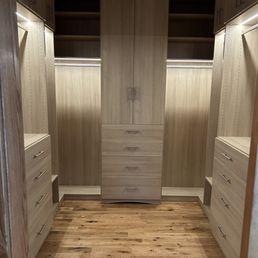 Closet without anything in there. Check out the great lighting! Closet without anything in there. Check out the great lighting!