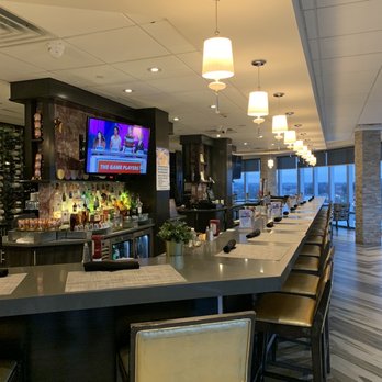 Crowne Plaza Saddle Brook - Sky bar/restaurant on 12th floor - Hotels Near Me - Saddle Brook, New Jersey
