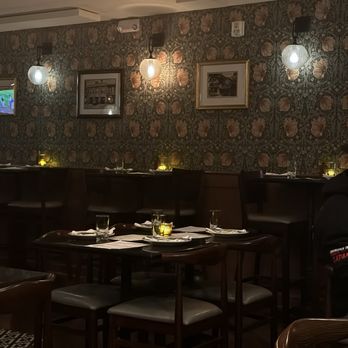 King’s Chophouse - Timeless decor - Steakhouses Near Me - Bay Shore, New York