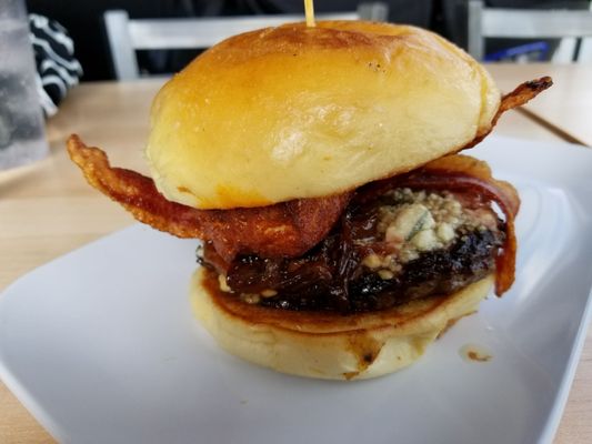 PINCHO Burgers and Kebabs by null