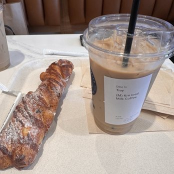 Paris Baguette - Bakeries Near Me - Montrose, California
