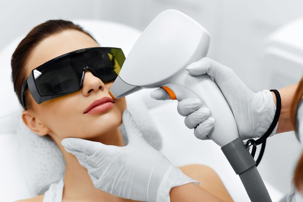 Royal Majesty Beauty Salon & Spa Logo