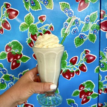 Donckers - Vanilla milkshake - Candy Stores Near Me - Marquette, Michigan