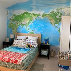 World Maps Online - Customized world map mural in bedroom